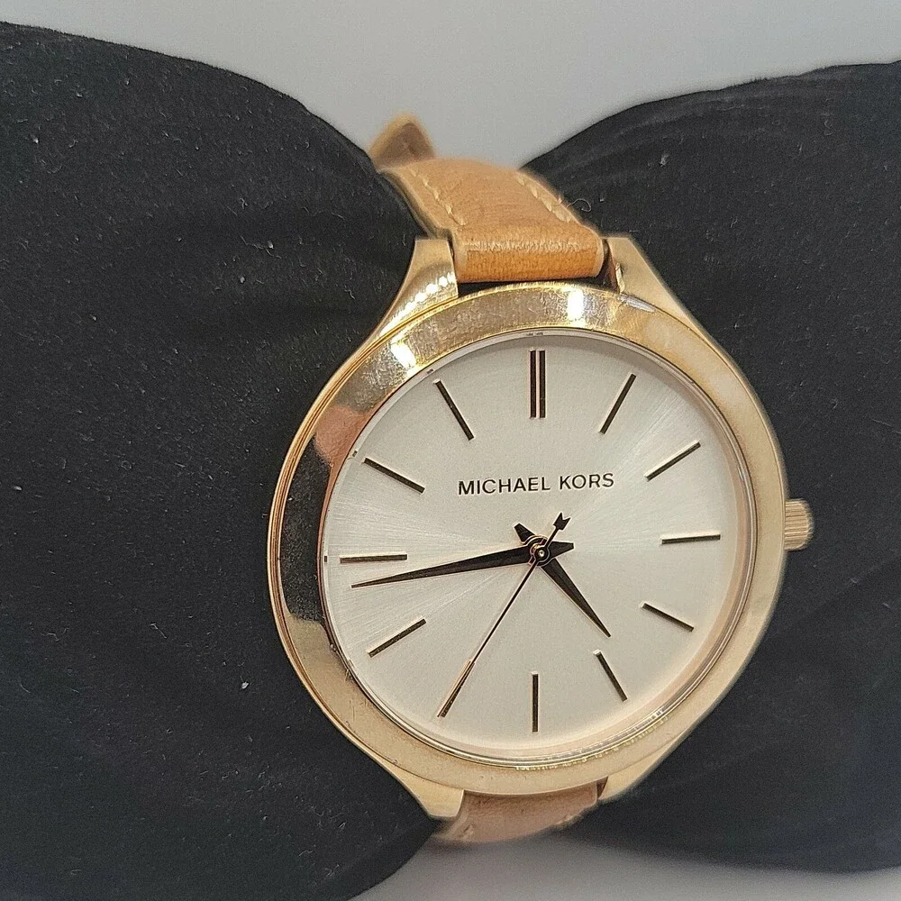 Michael Kors Runway MK2284 Women's Brown Leather Analog Dial Quartz Watch AM675
